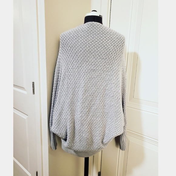 Univeral Thread Reversible Shawl/Cardigan - Picture 6 of 6